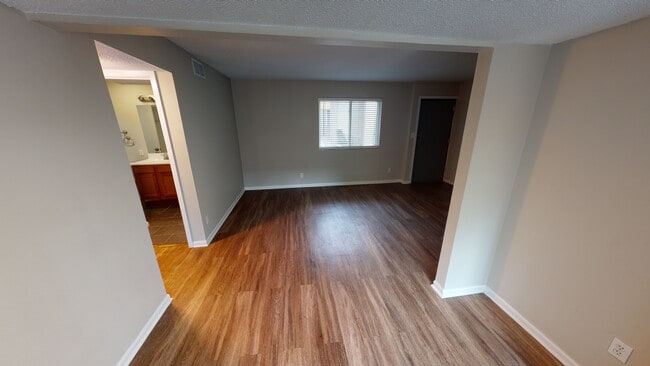 Interior Photo - Arabell - 3740 Warwick