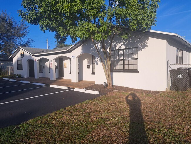 Building Photo - 980 SW 76th Ave