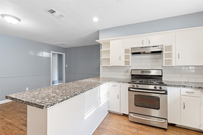 Building Photo - 10502 Royal Oaks Dr