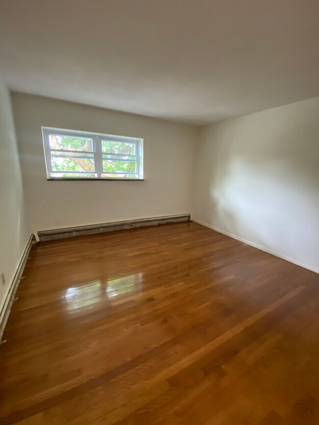 Building Photo - 260 Mt Auburn St