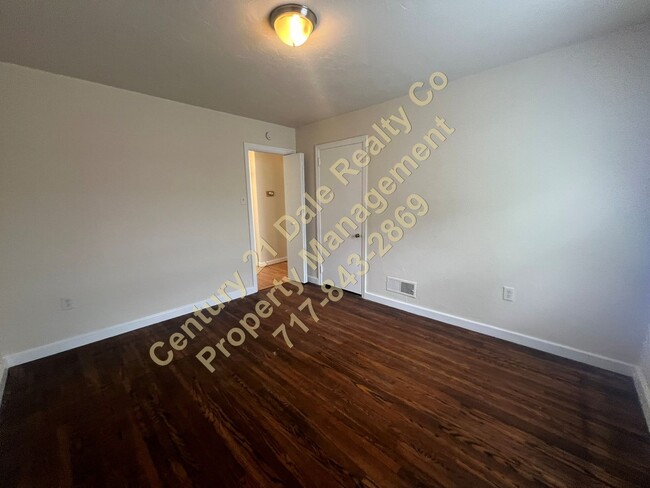 Building Photo - 2 BR Rancher in York Suburban Schools with a flat yard