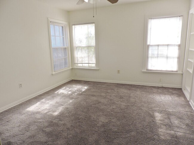 Building Photo - Westcliff - TCU area four bedroom home for...
