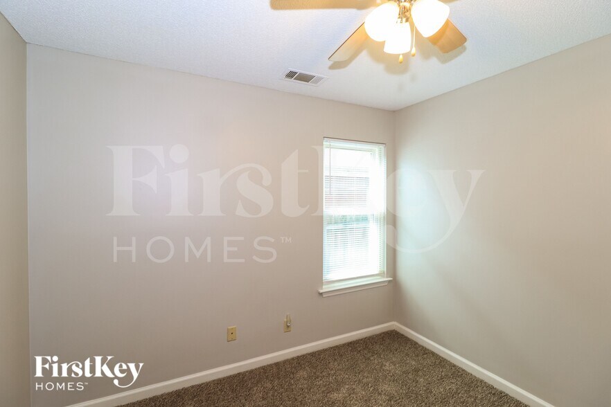 Building Photo - 982 Dusty Cove