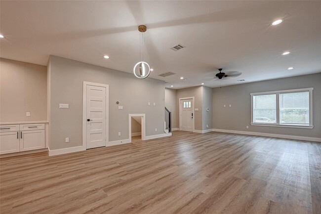 Building Photo - 809 Avenue J Pl