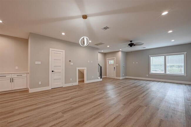 Building Photo - 811 Avenue J