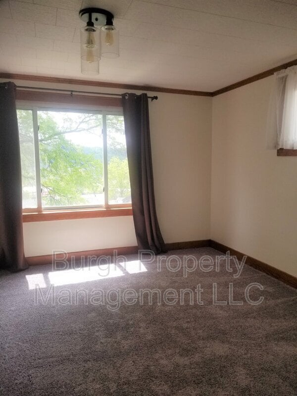 Building Photo - 944 Jackman Ave