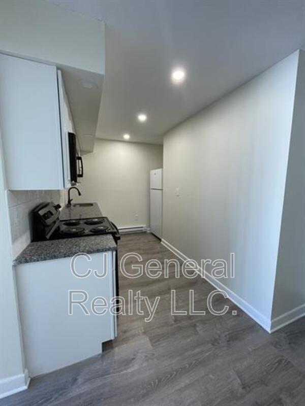 Building Photo - 106 Broad St