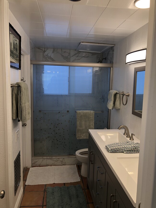 bahtroom, comparable unit - 25410 Malibu Rd