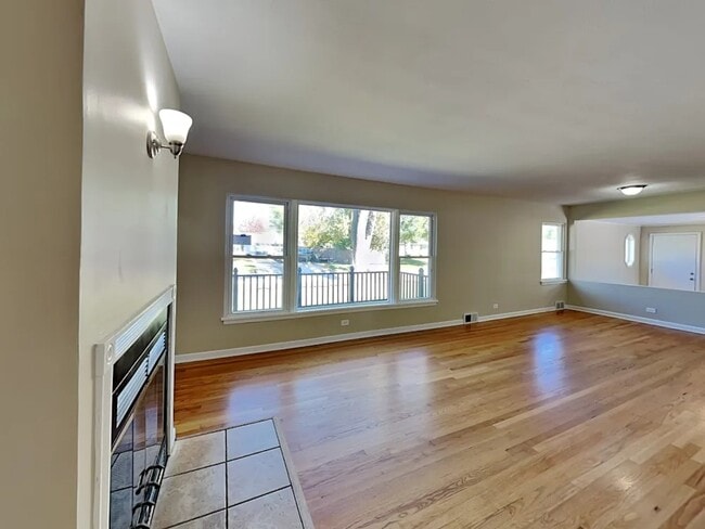 Primary Photo - 51 E Adams St