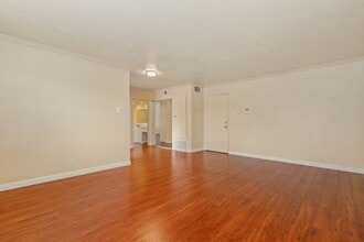 Building Photo - 400 N