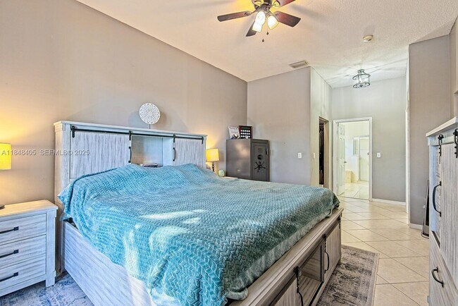 Building Photo - 1921 SE 16th Ave