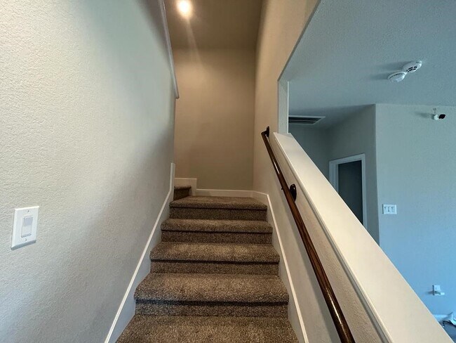 Building Photo - 3207 Sumac Dr