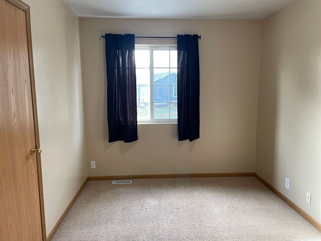 Building Photo - Beautiful Home in Bellevue for Rent!!!