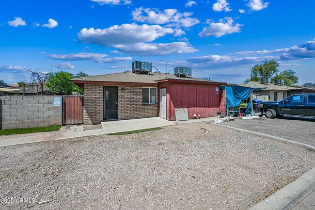 Building Photo - 435 E Vine Ave