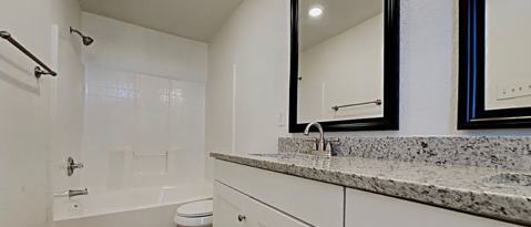 Building Photo - 10721 Edgewest Terrace