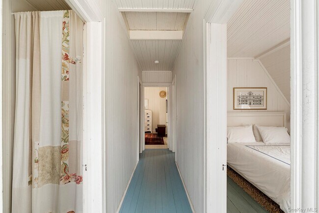 Building Photo - 150 King St