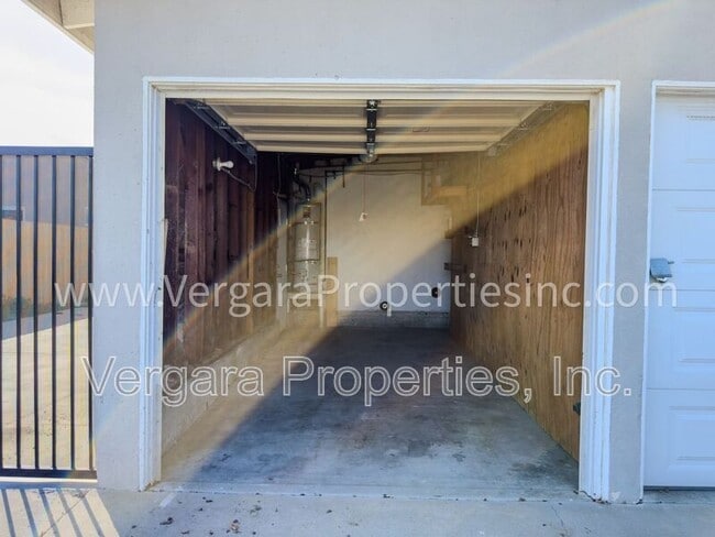 Building Photo - 18012 Manhattan Pl