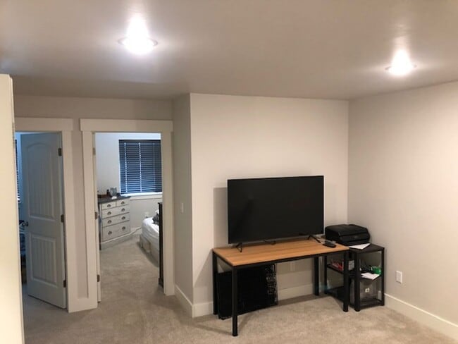 Building Photo - Newly Constructed 3 Bedroom Home in Manhat...