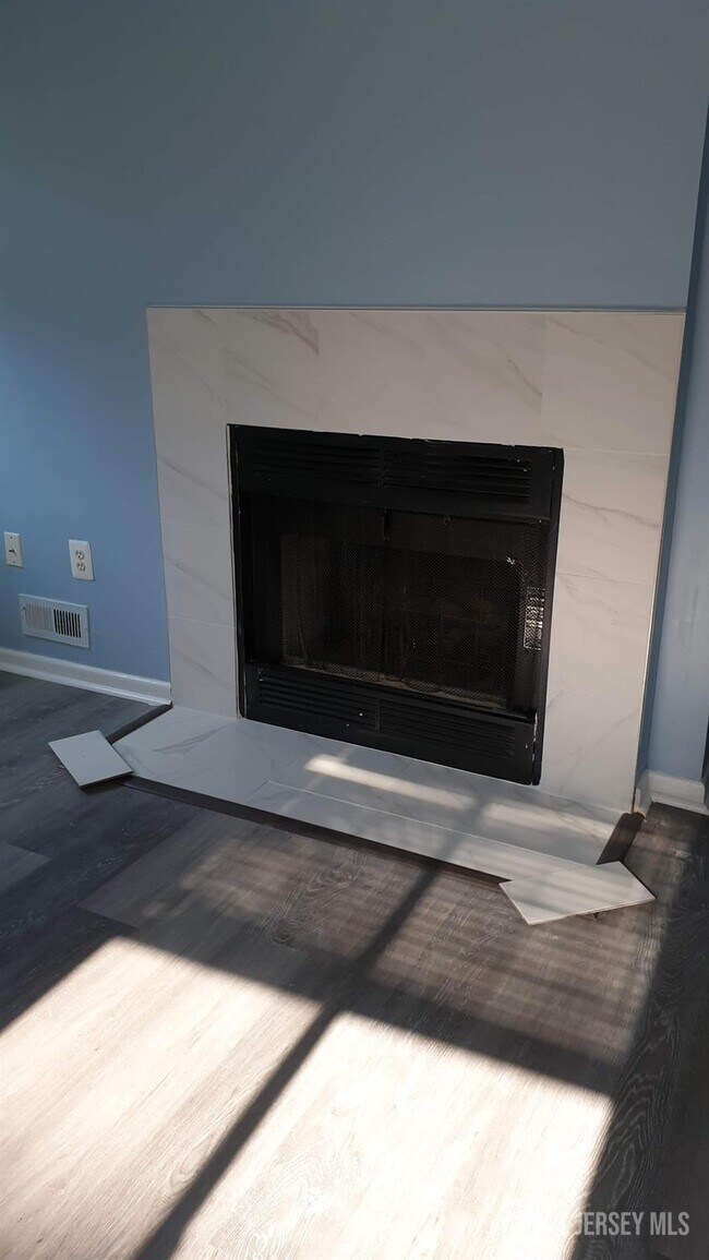 Building Photo - 137 Hampshire Dr
