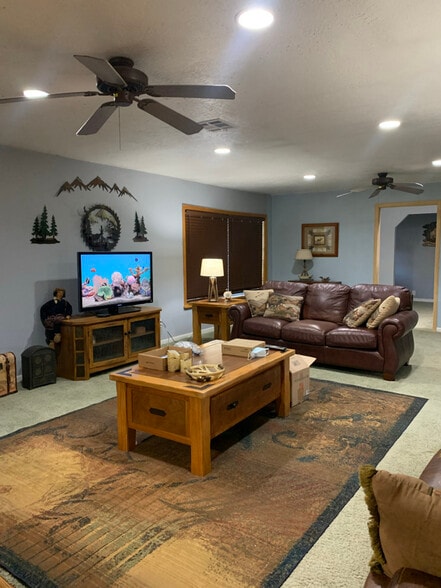 Building Photo - 1249 W Apache Ln