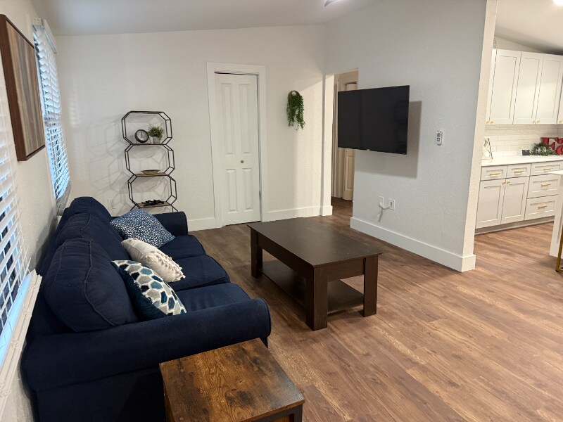 Building Photo - 3000 Karen Ave