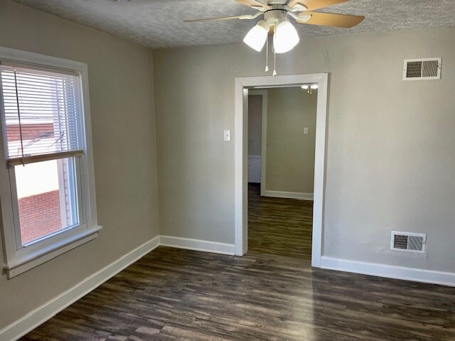 Office/Additional space for 2nd bedroom - 406 Main St