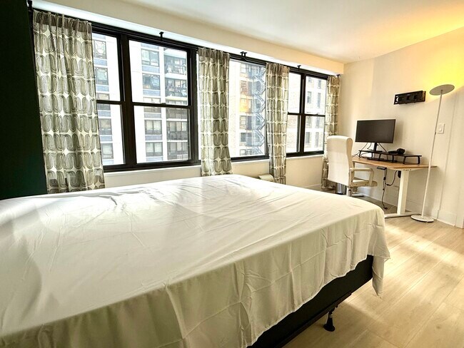 Building Photo - 850 N Dewitt Pl