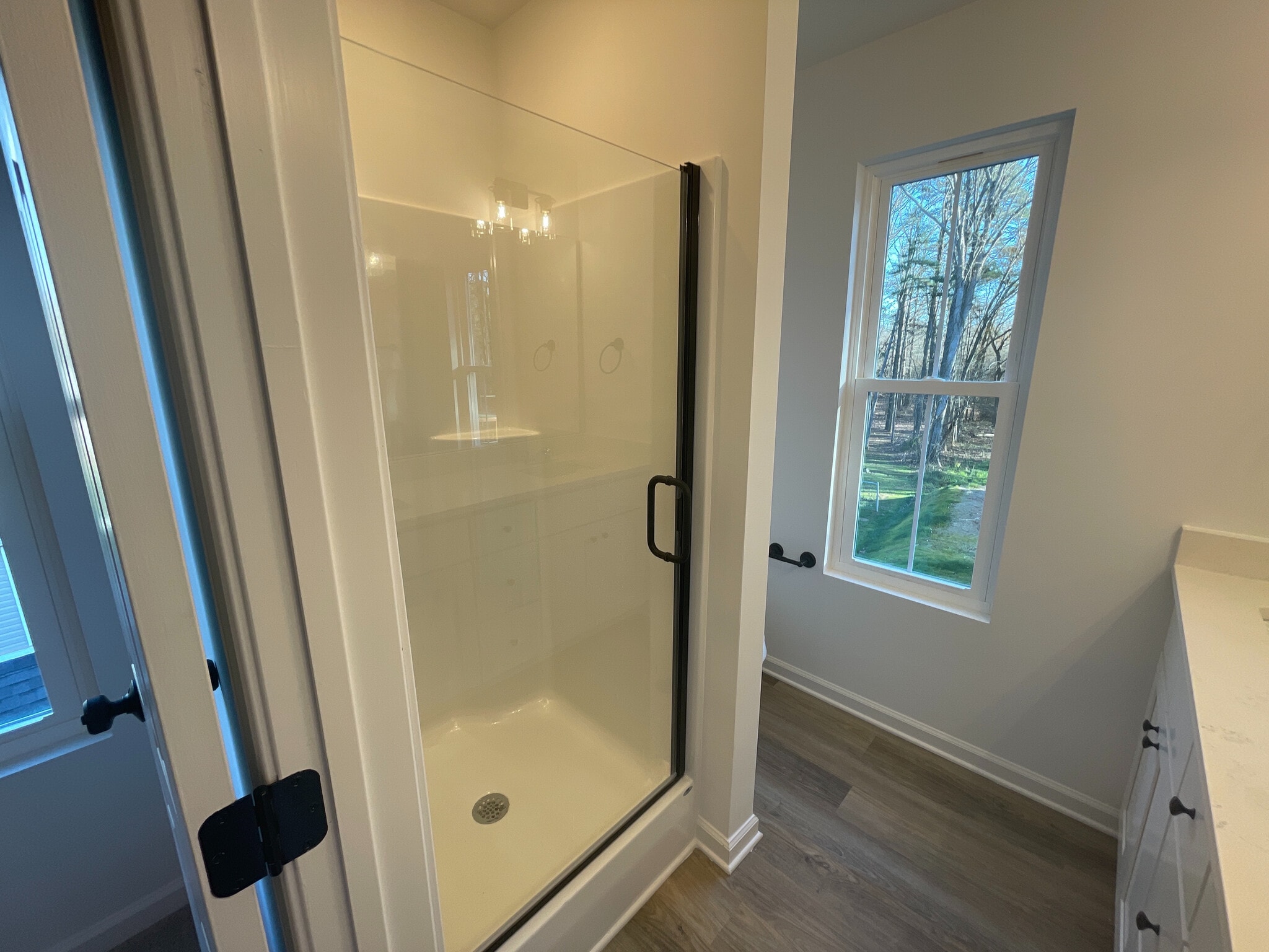 Building Photo - Room in House on Maplewood Dr