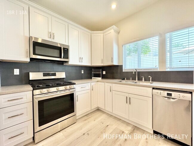 Building Photo - 420 S Citrus Ave