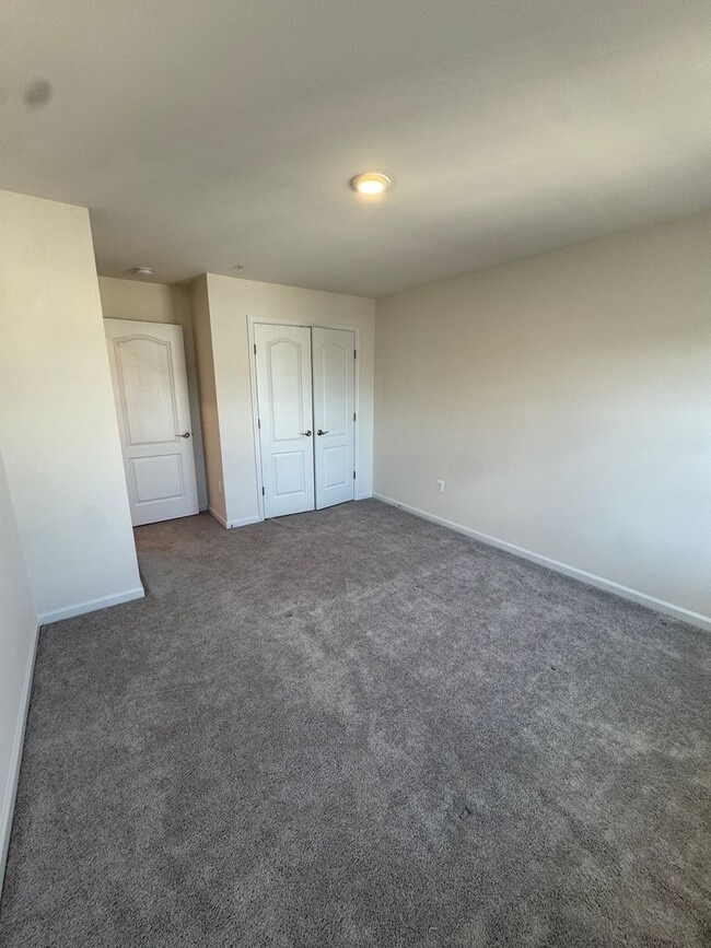 Building Photo - Spacious, Modern Condo in Owings Mills — M...