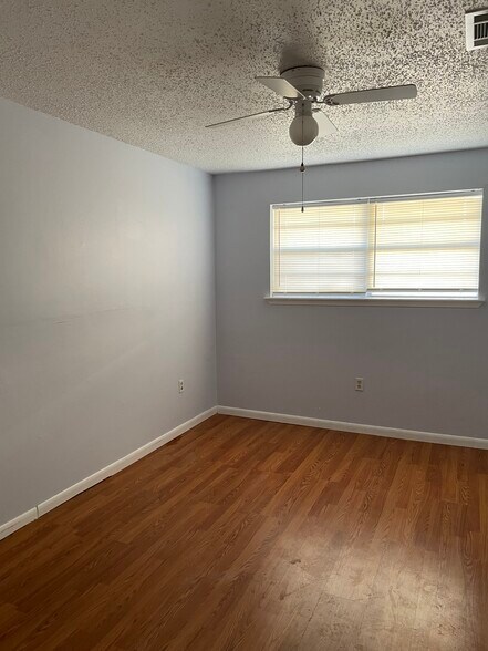 Building Photo - 14145 Gravier Ave