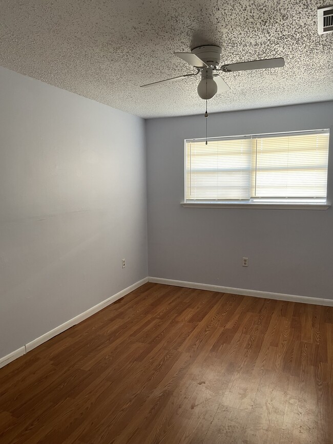 Building Photo - 14145 Gravier Ave