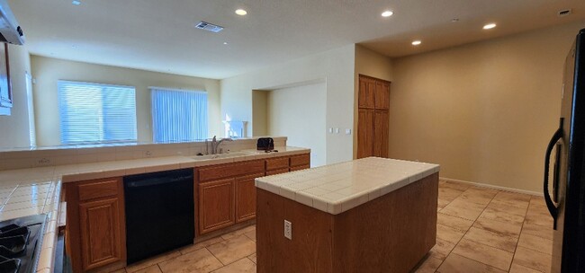 Building Photo - Beautiful Ideal Family Home: 3 Bedrooms, 2...