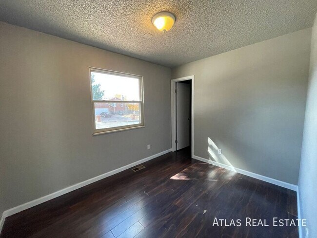 Building Photo - 2115 Bainbridge Rd