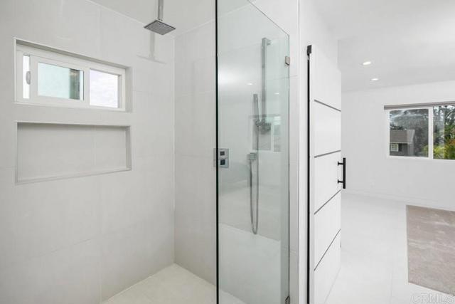 Building Photo - 6073 Avenida Chamnez