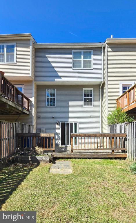 Building Photo - 3 Birdseye Ct