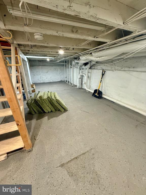 Building Photo - 1249 E Oxford St