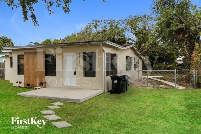 Primary Photo - 1501 NW 16th Ln