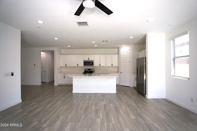 Building Photo - 1651 W Piedmont Rd