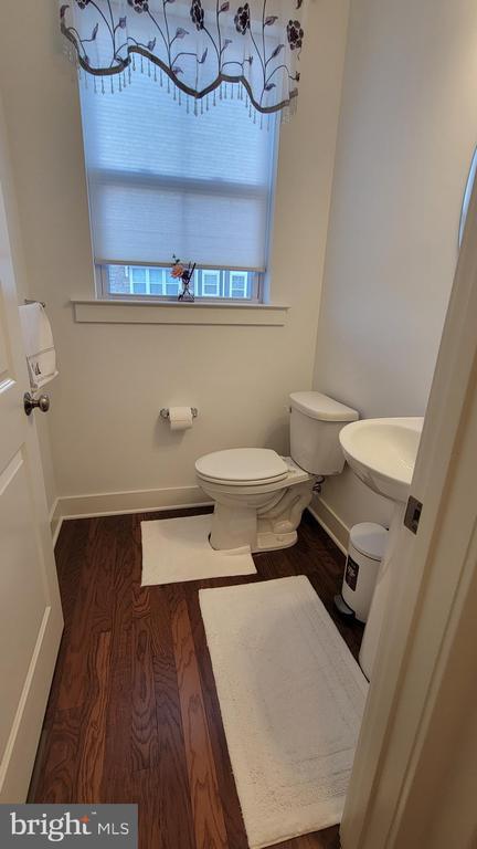 Building Photo - 418 SADIE Ave