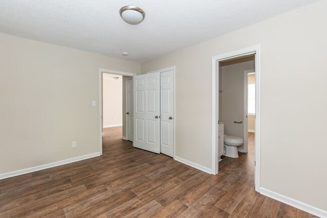 Building Photo - S Pine St