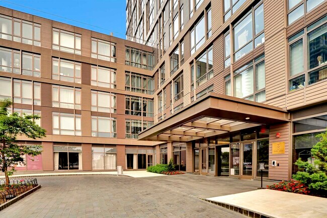 Building Photo - 75 Park Ln S