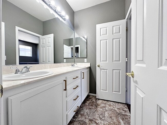 Building Photo - 10076 Bright Charisma Ct