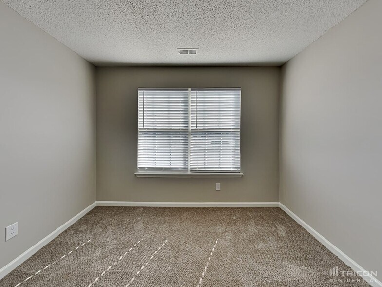 Building Photo - 124 Redstone Ln