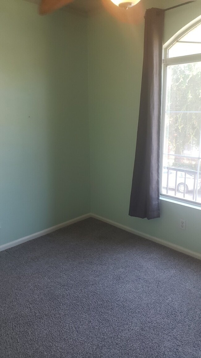 Building Photo - Welcome to this stunning 3-bedroom, 2.5-ba...