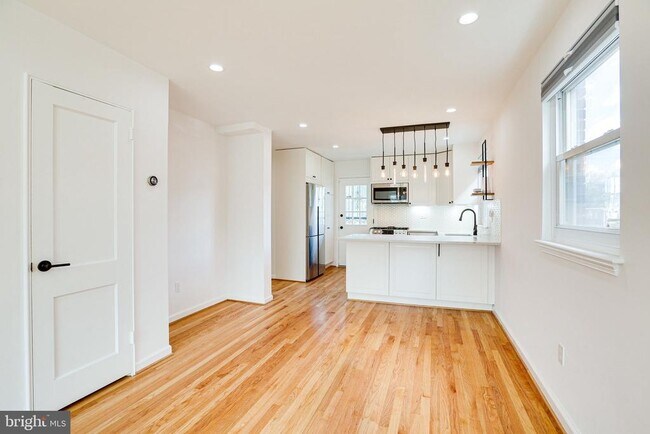 Building Photo - 5513 Chillum Pl NE