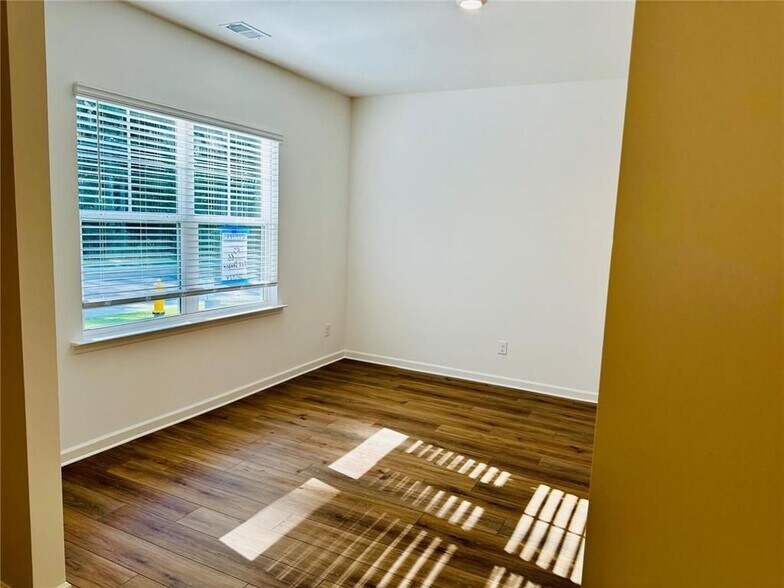 Building Photo - 66 Red Dragon Dr