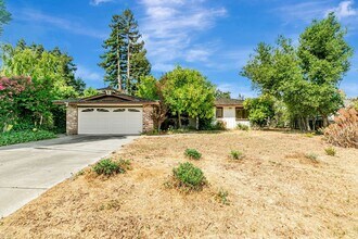 Building Photo - Classic Ranch Style Home in Top School Dis...