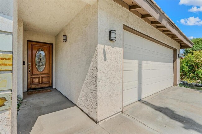 Building Photo - 53705 Avenida Diaz