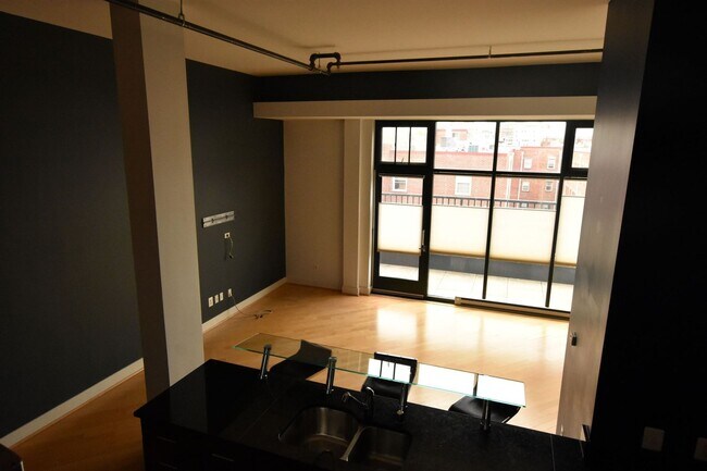 Building Photo - Chic, Contemporary 1 BD 1.5 BA Condo in the Mount Pleasant neighborhood of NW DC!!